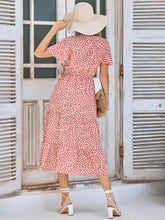 Robe à volants imprimée à manches flottantes